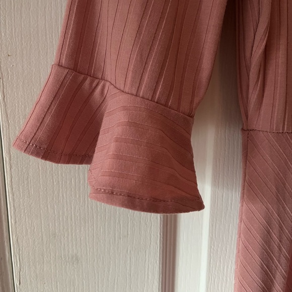 Selling pink dress, soft, comfortable, high neck, ruffle at ends of sleeves - Picture 3 of 4